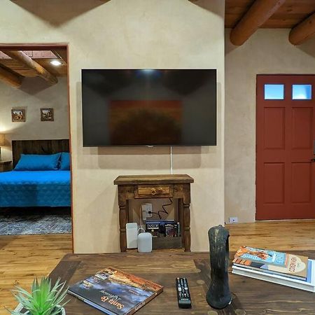 Magical Santa Fe Stay, Minutes From Town Square, Sleeps 4, Includes Free Parking And Outdoor Hot Tub! Екстериор снимка