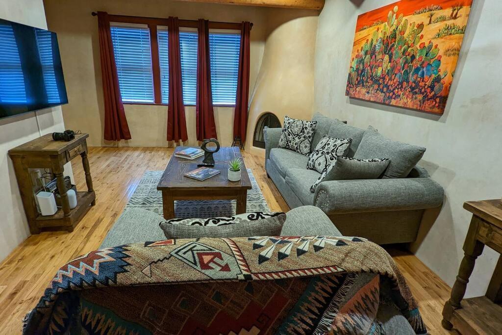 Magical Santa Fe Stay, Minutes From Town Square, Sleeps 4, Includes Free Parking And Outdoor Hot Tub! Екстериор снимка