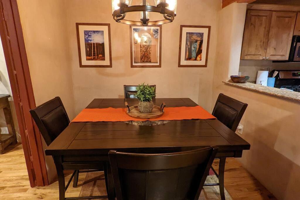 Magical Santa Fe Stay, Minutes From Town Square, Sleeps 4, Includes Free Parking And Outdoor Hot Tub! Екстериор снимка