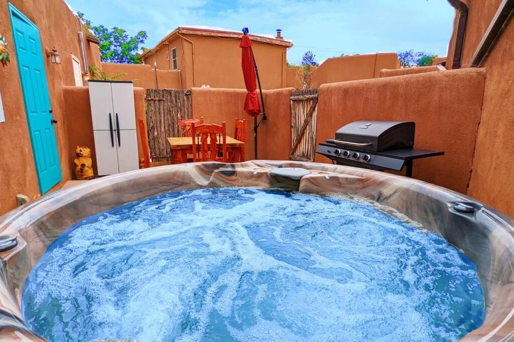 Magical Santa Fe Stay, Minutes From Town Square, Sleeps 4, Includes Free Parking And Outdoor Hot Tub! Екстериор снимка