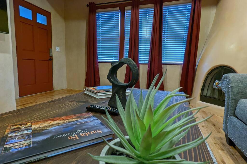 Magical Santa Fe Stay, Minutes From Town Square, Sleeps 4, Includes Free Parking And Outdoor Hot Tub! Екстериор снимка