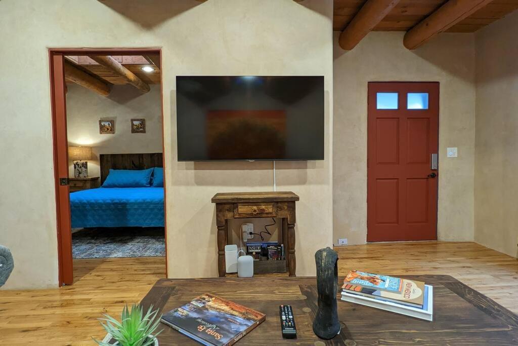 Magical Santa Fe Stay, Minutes From Town Square, Sleeps 4, Includes Free Parking And Outdoor Hot Tub! Екстериор снимка