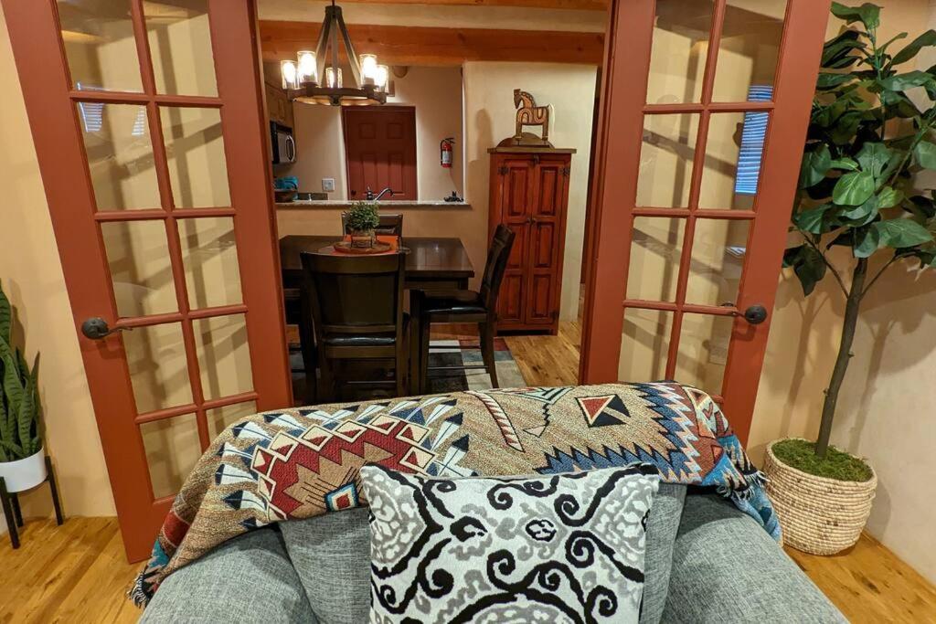 Magical Santa Fe Stay, Minutes From Town Square, Sleeps 4, Includes Free Parking And Outdoor Hot Tub! Екстериор снимка