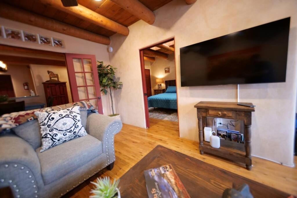 Magical Santa Fe Stay, Minutes From Town Square, Sleeps 4, Includes Free Parking And Outdoor Hot Tub! Екстериор снимка