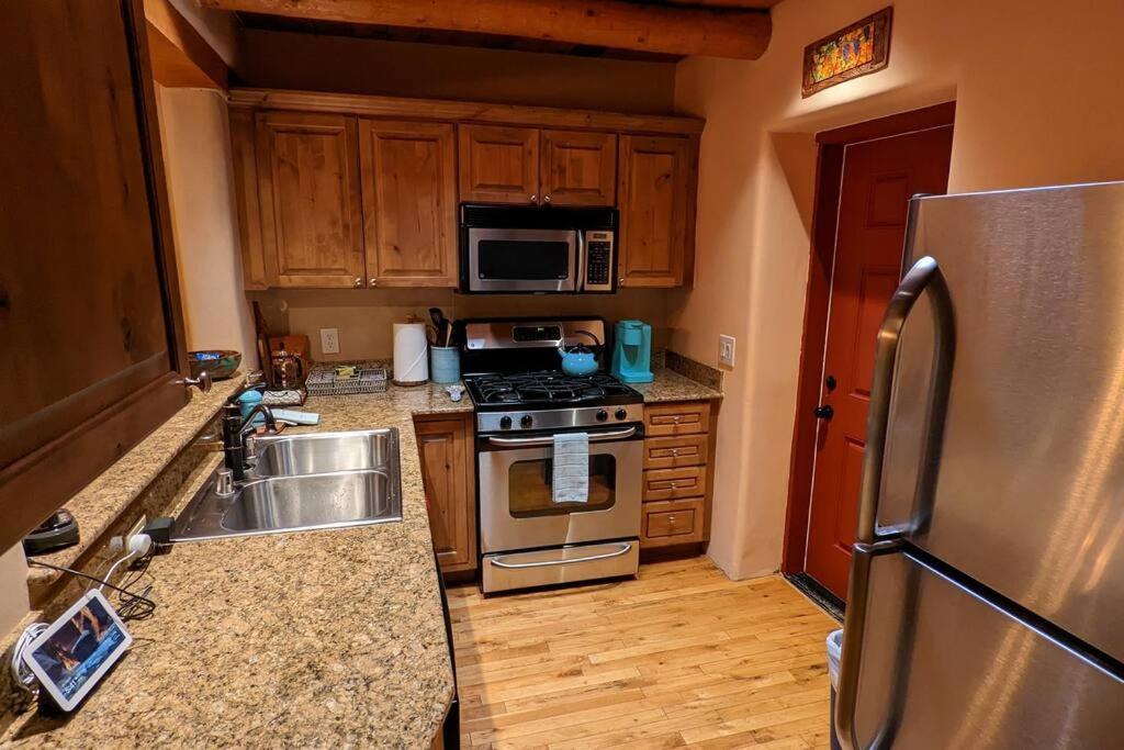 Enchanted Casita With Private Outdoor Hot Tub And Patio, Near Santa Fe Plaza, Sleeps 4 With Free Parking Санта Фе Екстериор снимка